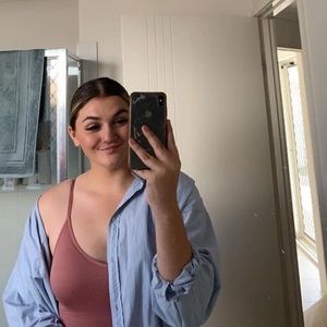 Meet your Posher, Hayley